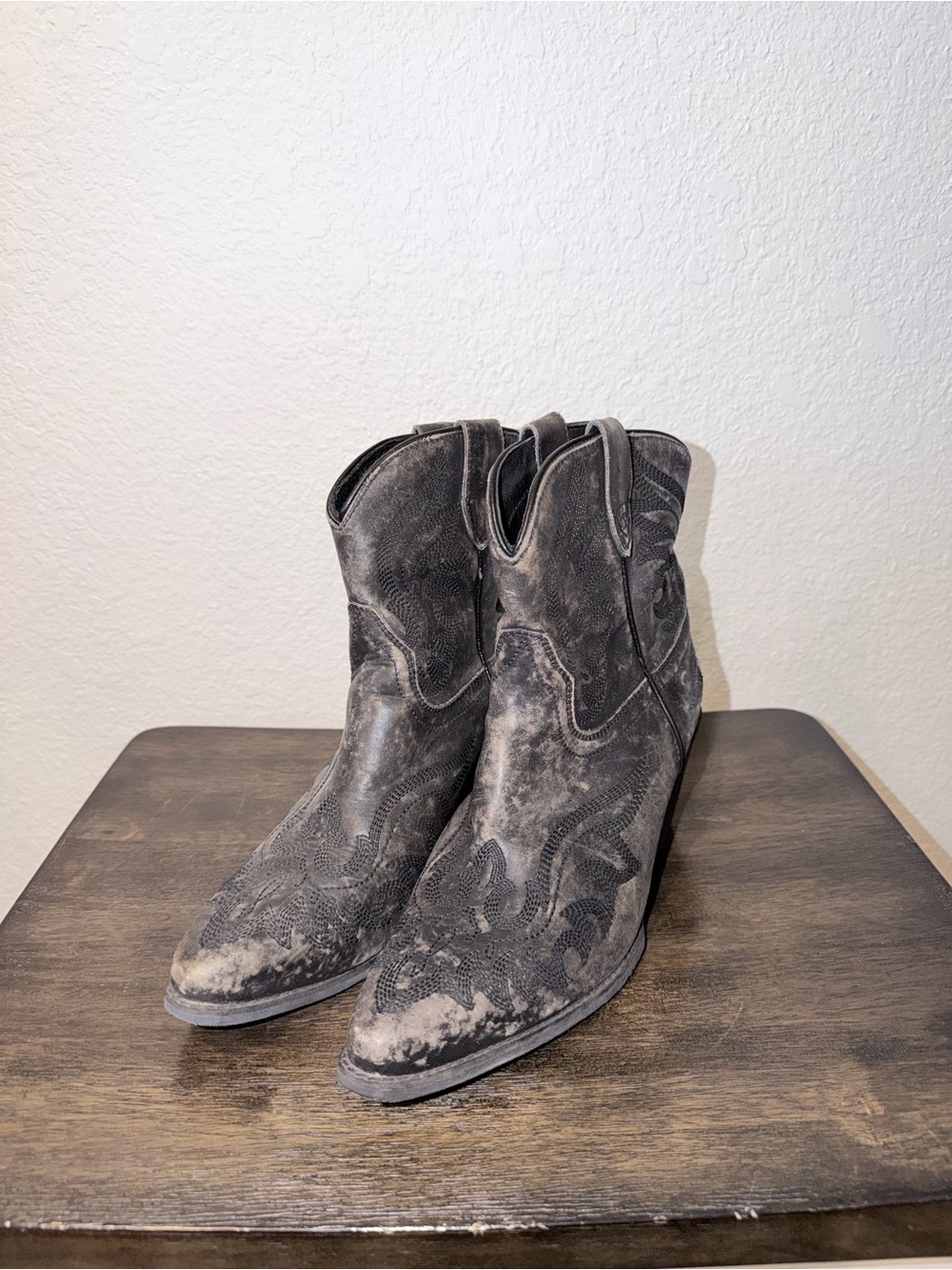 Ariat Chandler Black Western Ankle Boots